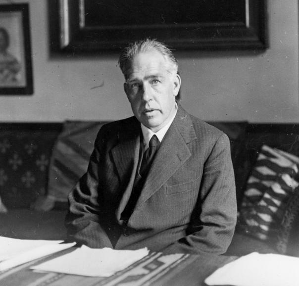 Bohr_1935.jpg